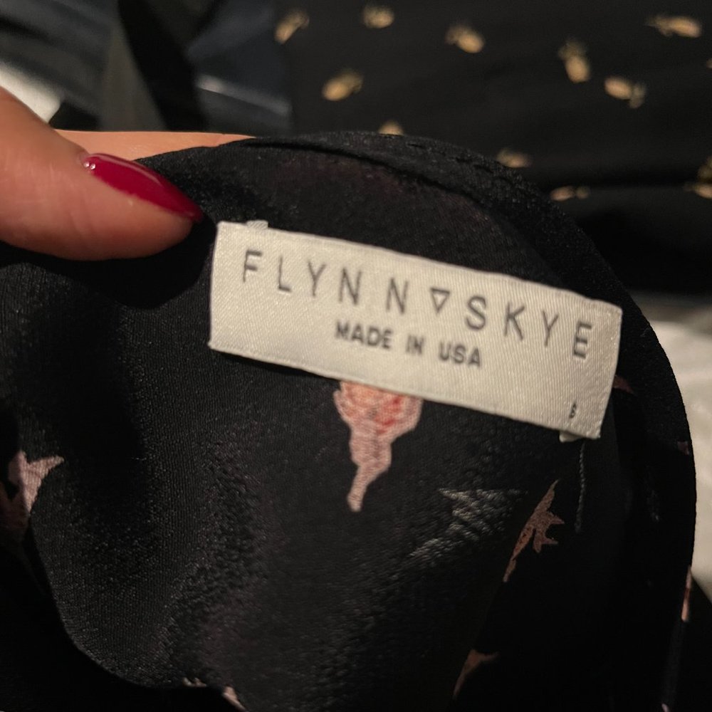 Flynn Skye Long Sleeve Open Back Shirt - Size Small - Picture 7 of 7